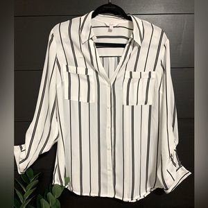 Candie’s Roll Tab Blouse. Women’s size L. Excellent Condition!